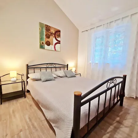 Apartment Ivana Borak Omis Exterior photo