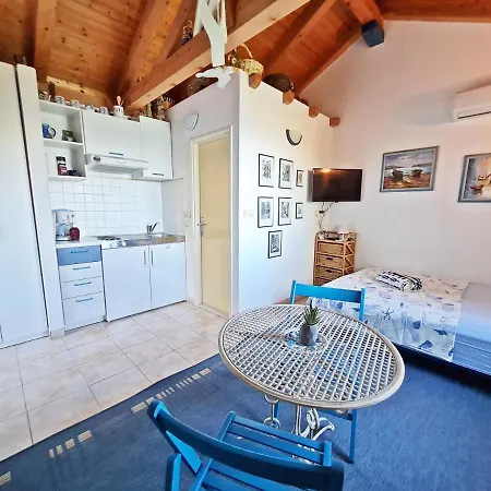 Apartment Ivana Borak Omis Exterior photo